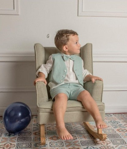 Conjunto camisa lino beig y short lino verde con fajin y pajarita