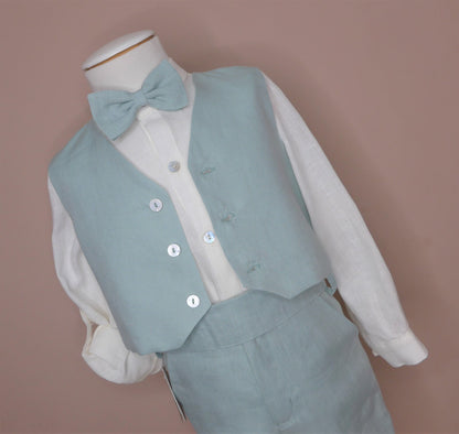 Conjunto camisa lino beig y short lino verde con fajin y pajarita