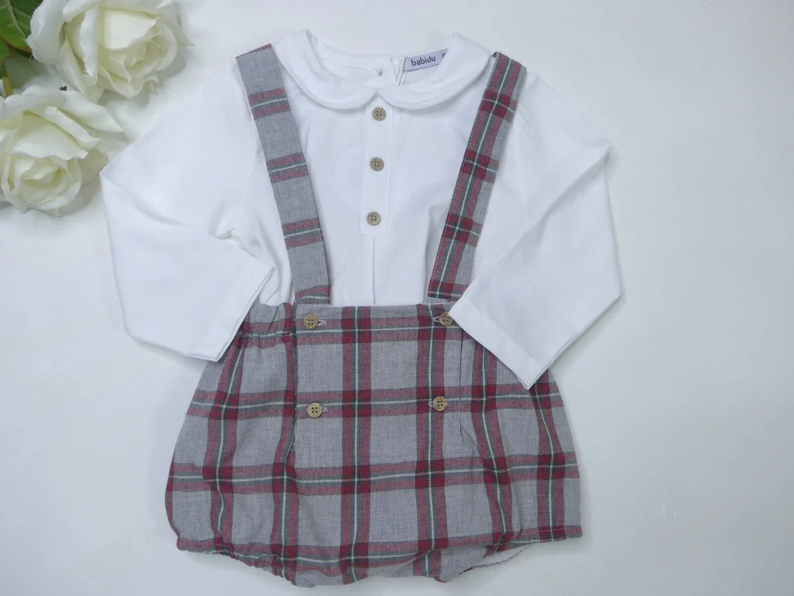 Peto a cuadros con camisa blanca - PARDALETS