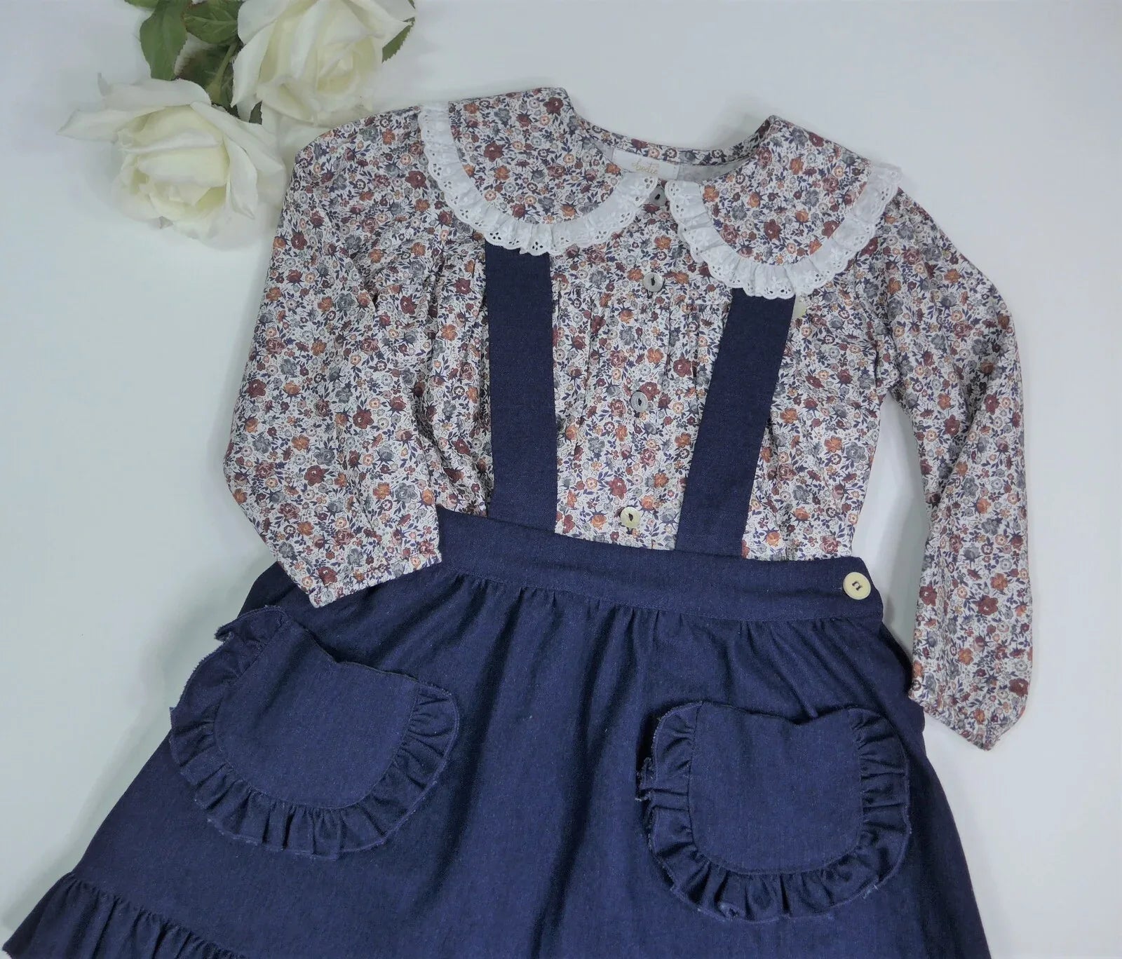Pichi vaquero y camisa flores marrones - PARDALETS