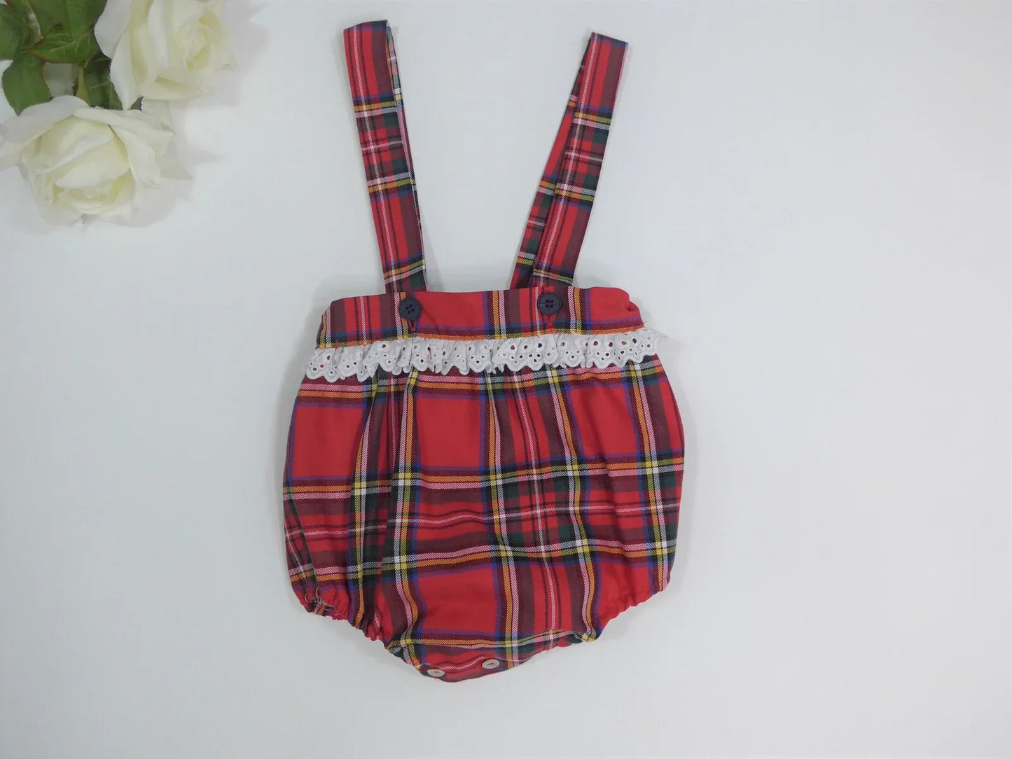Peto cuadros rojo y verde con puntilla blanca - PARDALETS