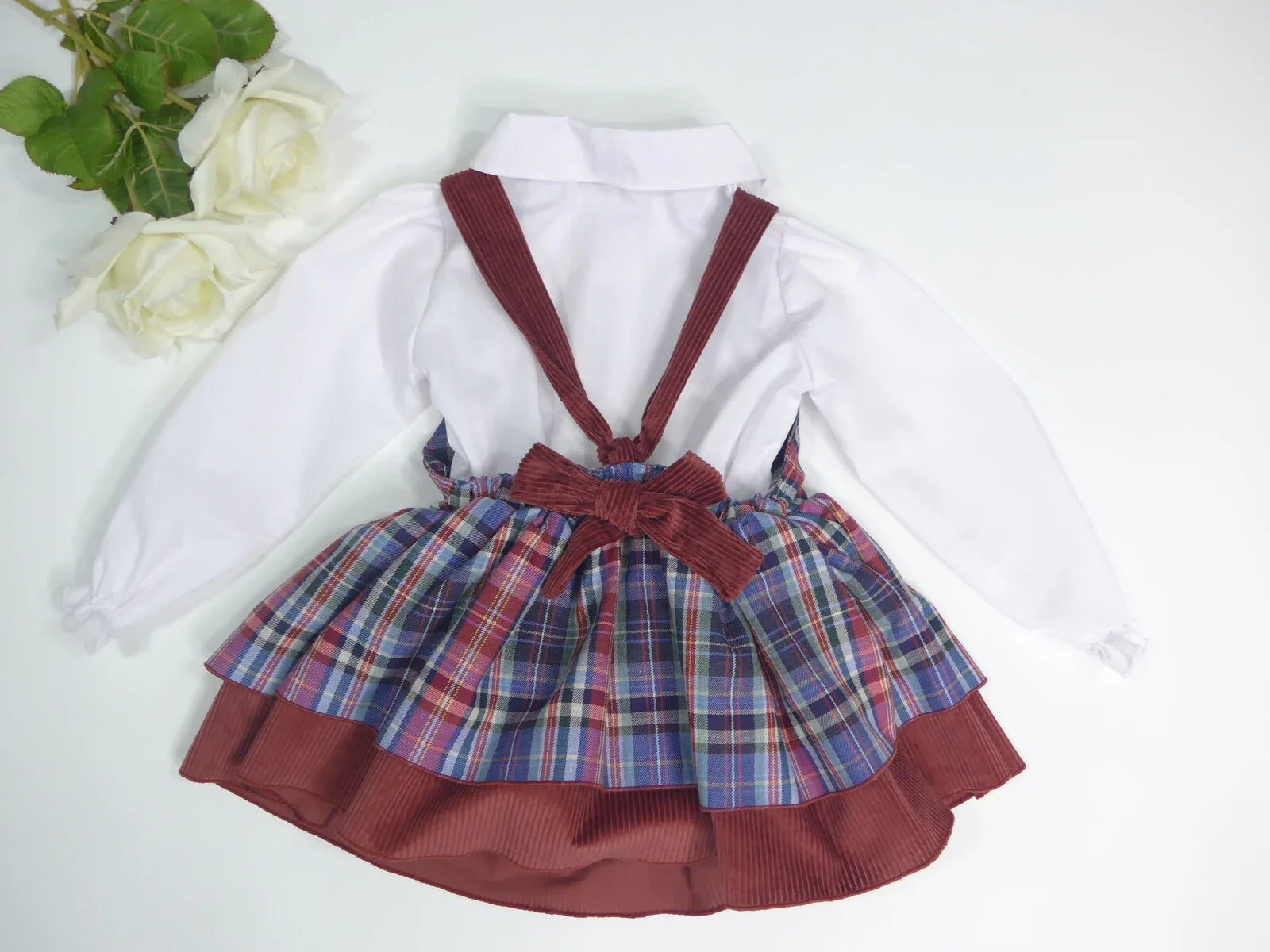 Pichi cuadros burdeos y azul con tirantes y camisa blanca - PARDALETS