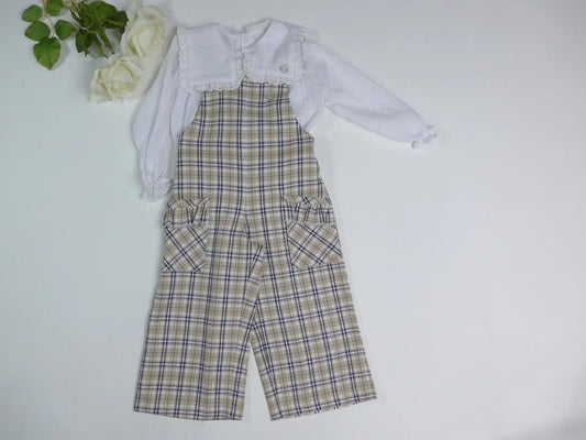 Mono cuadros beig y blusa blanca - PARDALETS