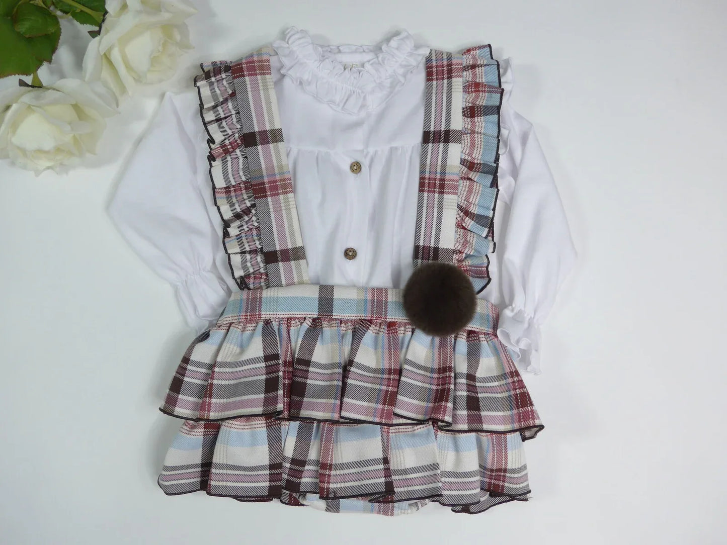 Conjunto braguita volantes con tirantes y camiseta blanca - PARDALETS