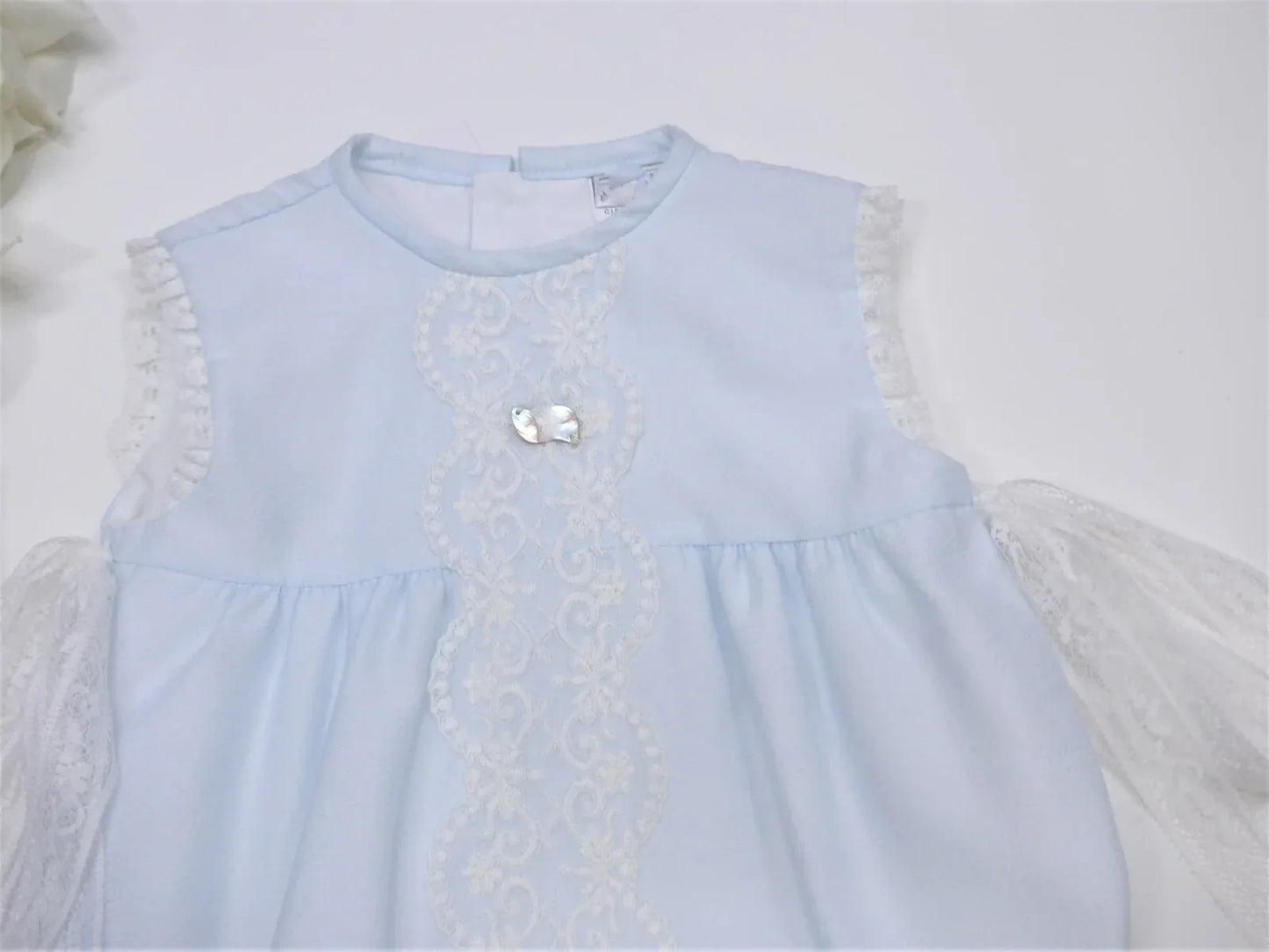 Pelele azul bebé con puntilla blanca - PARDALETS