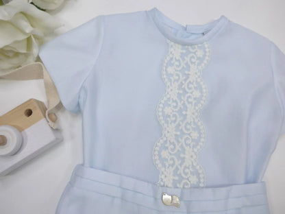 Conjunto camisa y short azul bebé con puntilla - PARDALETS