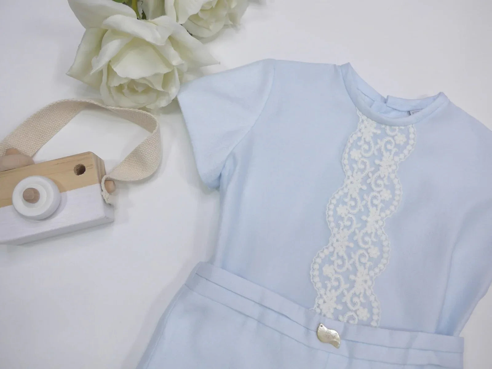 Conjunto camisa y short azul bebé con puntilla - PARDALETS