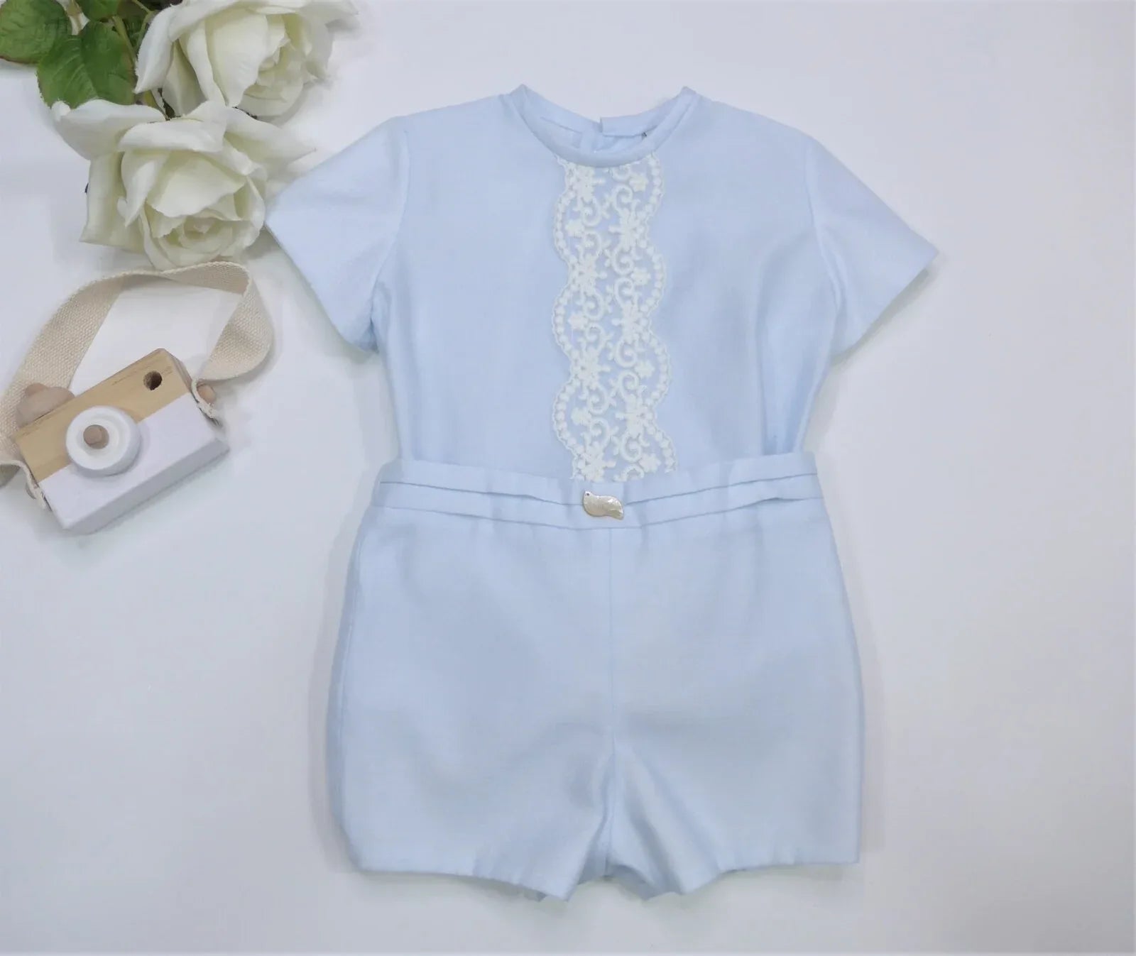 Conjunto camisa y short azul bebé con puntilla - PARDALETS