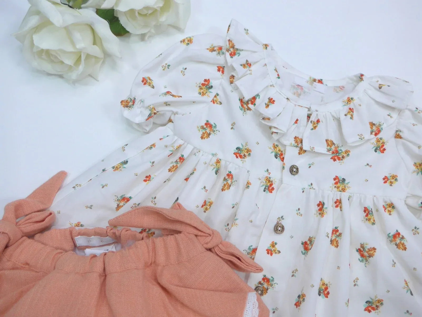 Blusa blanca de estampado floral "Emily" - PARDALETS