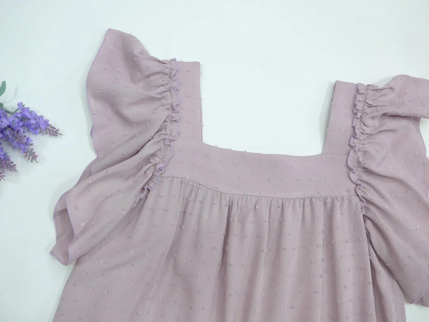 Vestido plumeti lila clarito con volante bajo - PARDALETS