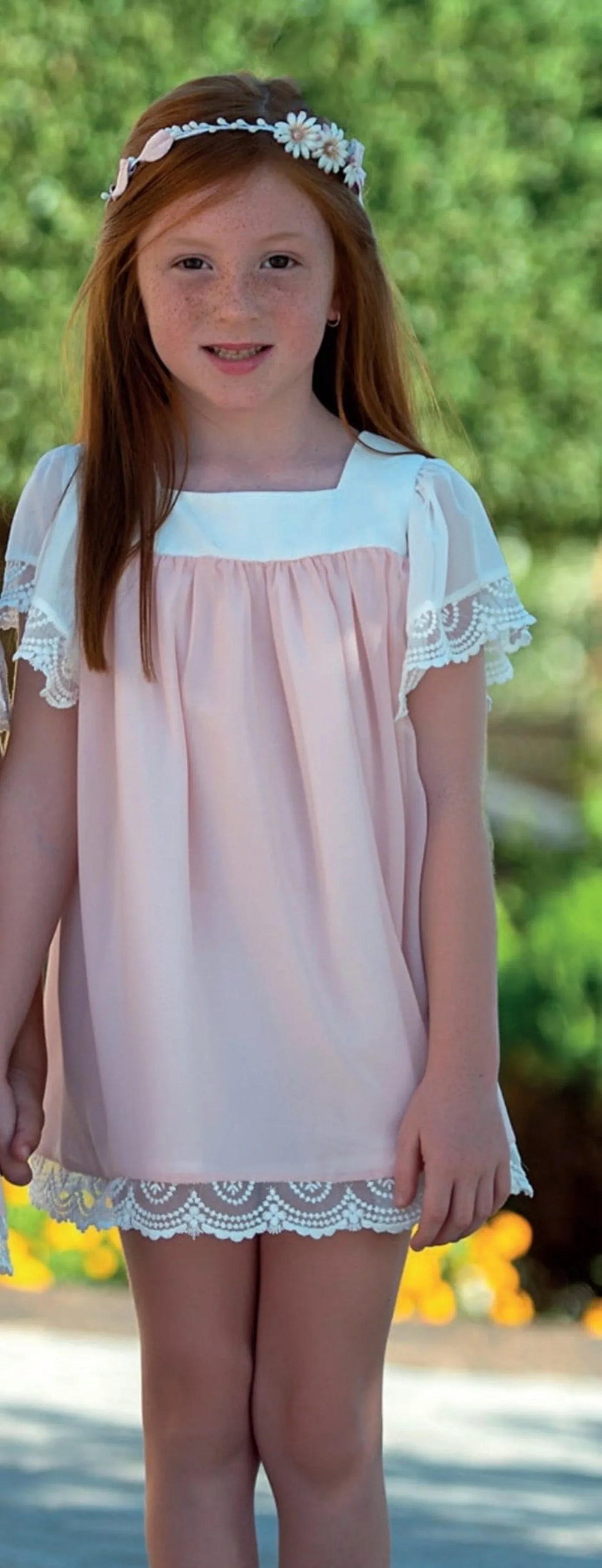Vestido cuerpo blanco manga corta y falda rosa con puntilla - PARDALETS