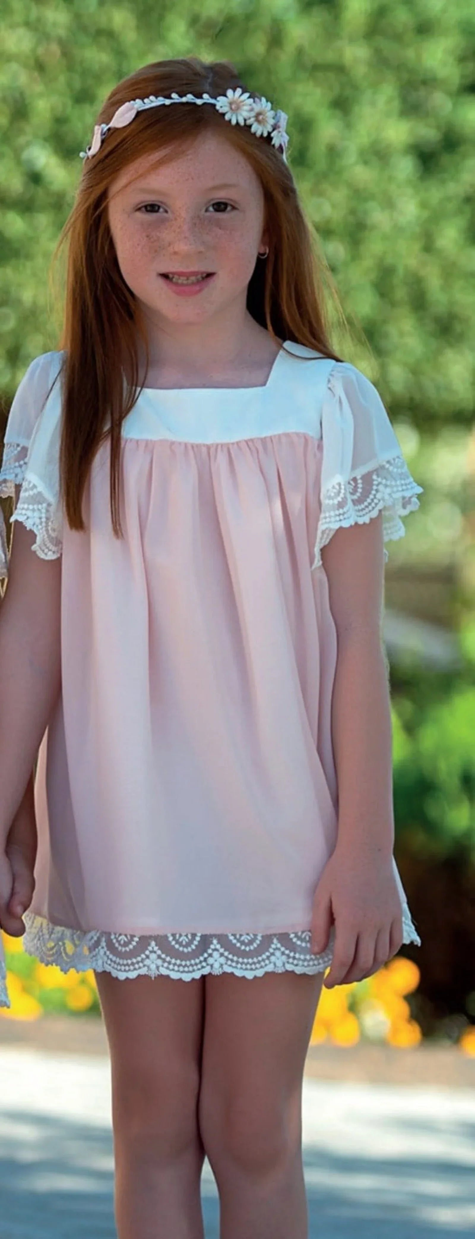 Vestido cuerpo blanco manga corta y falda rosa con puntilla - PARDALETS