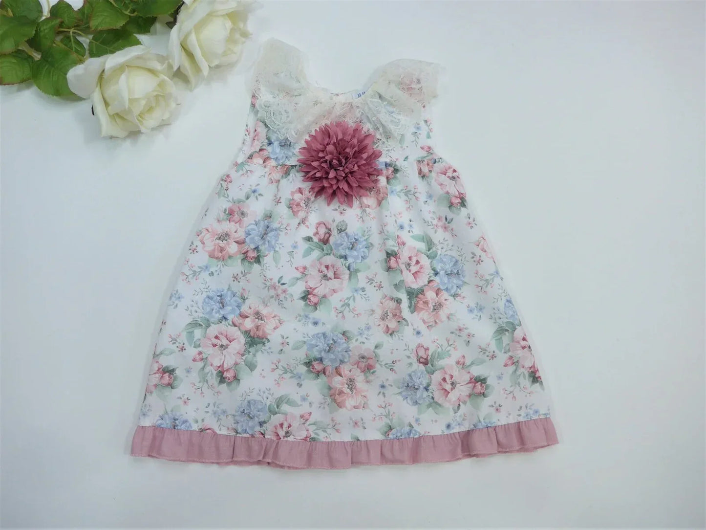 Vestido plumeti estampado flores con cuello de puntilla y pompón - PARDALETS
