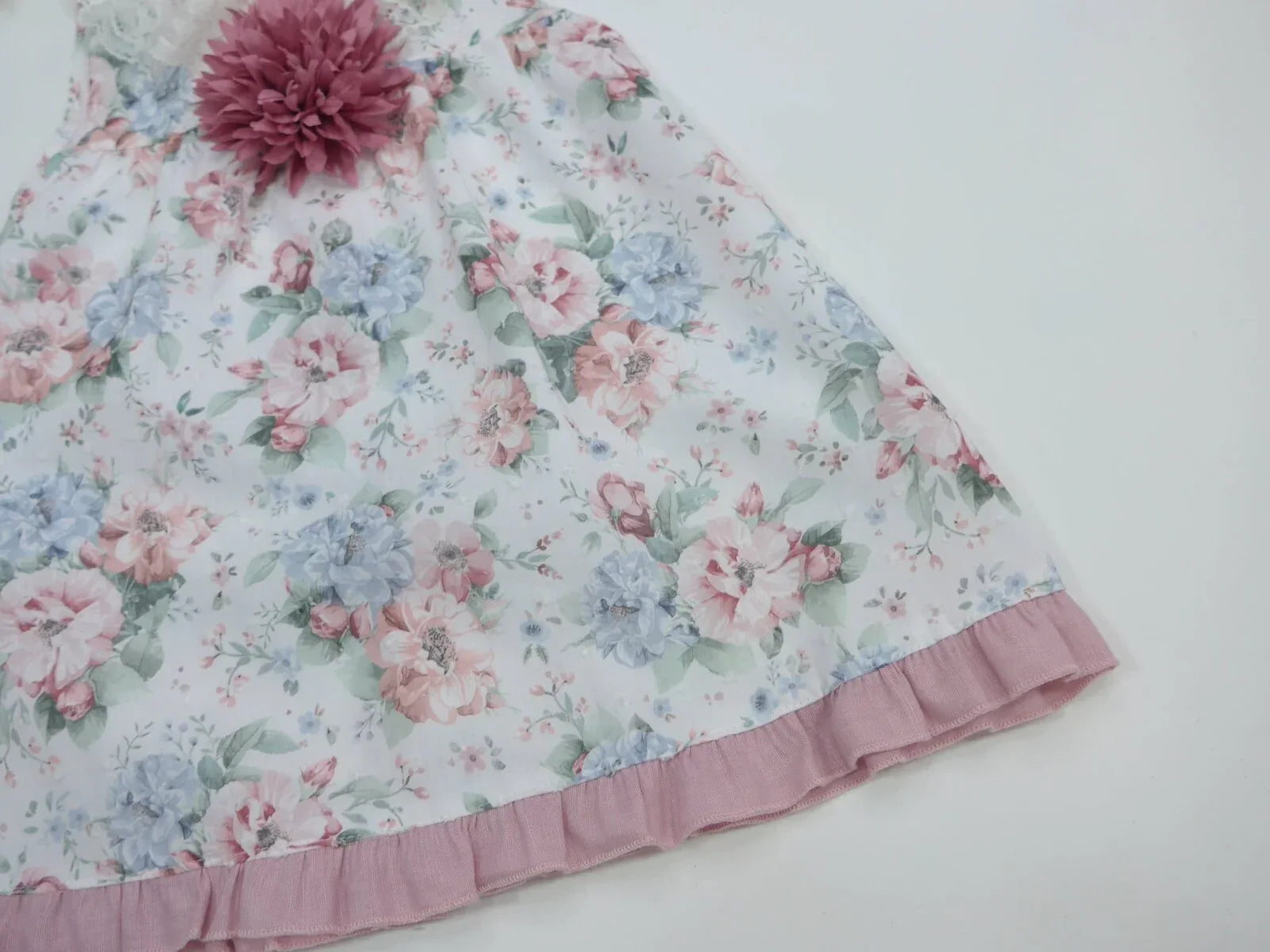 Vestido plumeti estampado flores con cuello de puntilla y pompón - PARDALETS