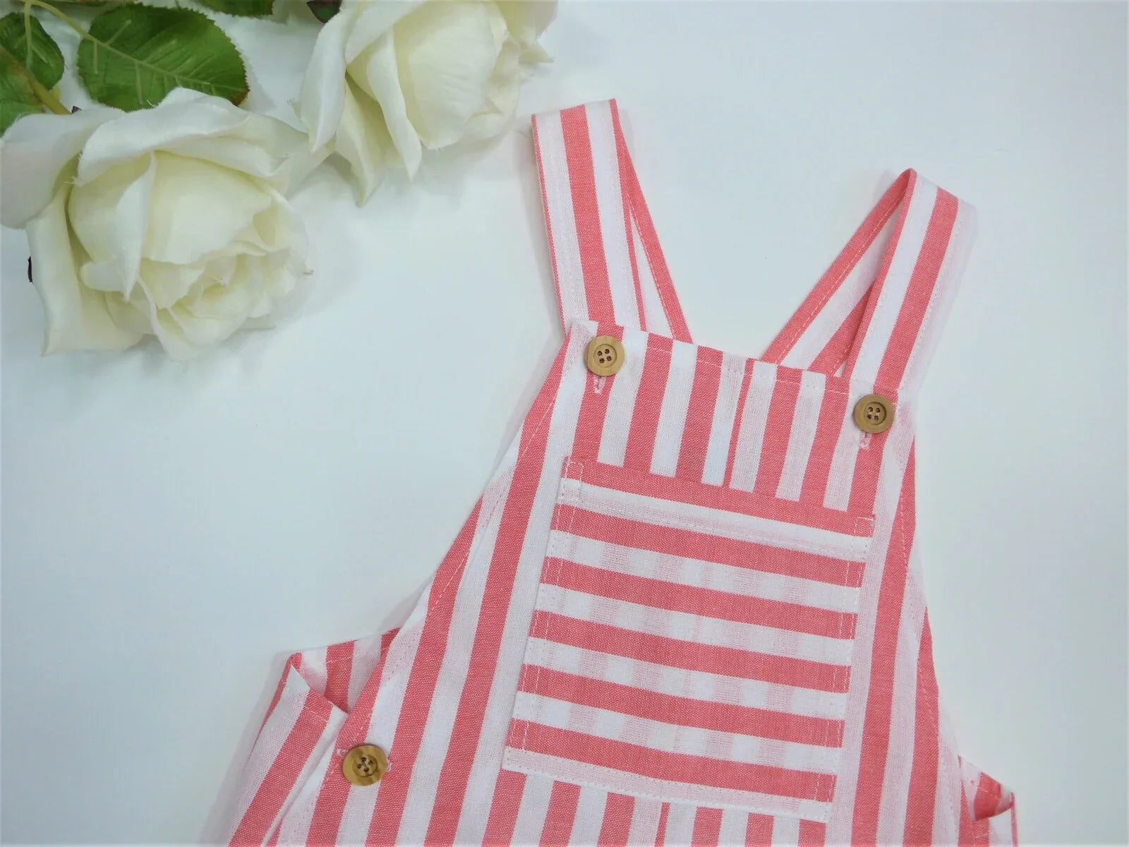 Peto bombacho rayas coral con botones y bolsillito - PARDALETS
