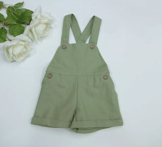 Peto verde oliva con botoncitos y bolsillos - PARDALETS