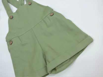 Peto verde oliva con botoncitos y bolsillos - PARDALETS