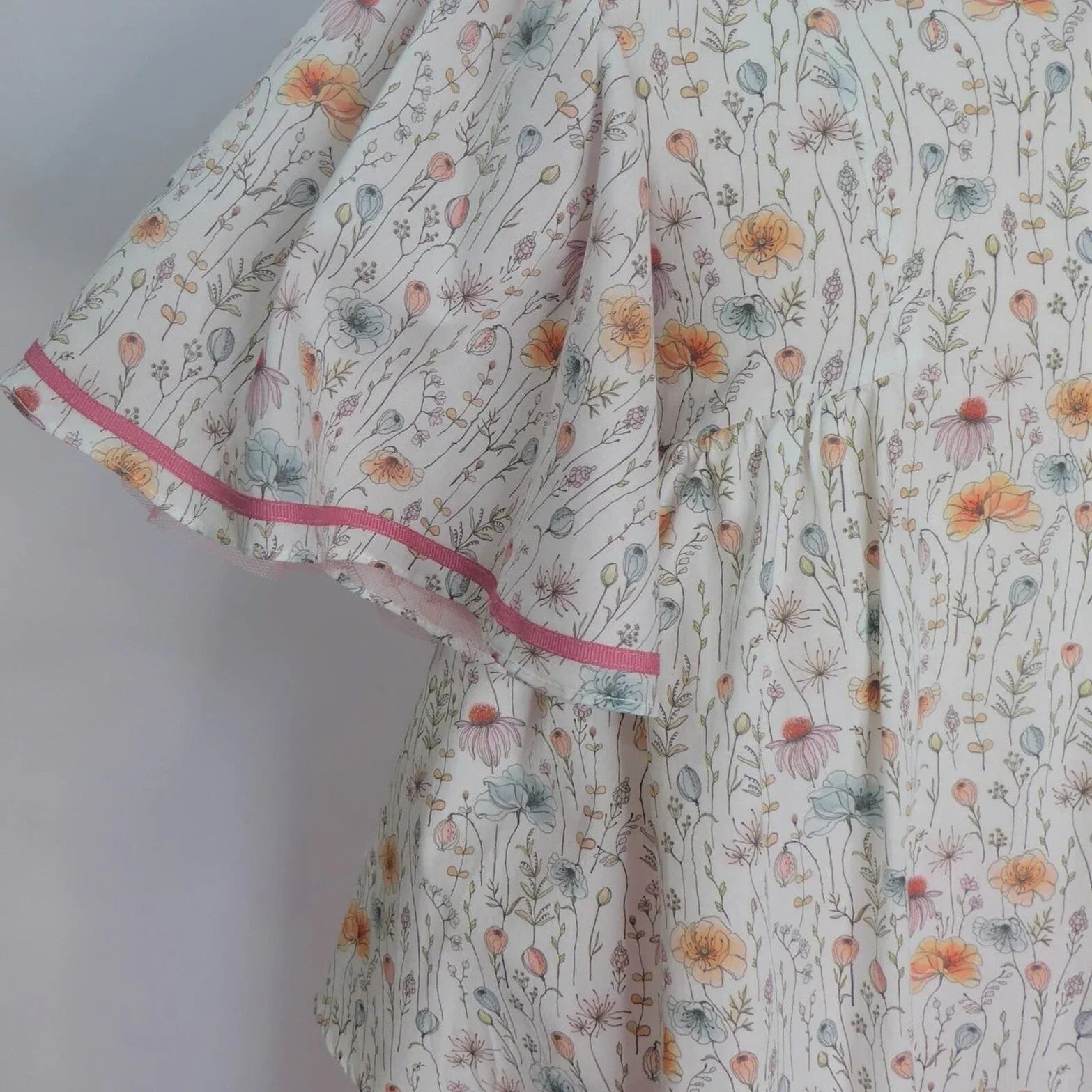 Conjunto blusa flores rosas y pantalon largo grosella "Desierto" - PARDALETS