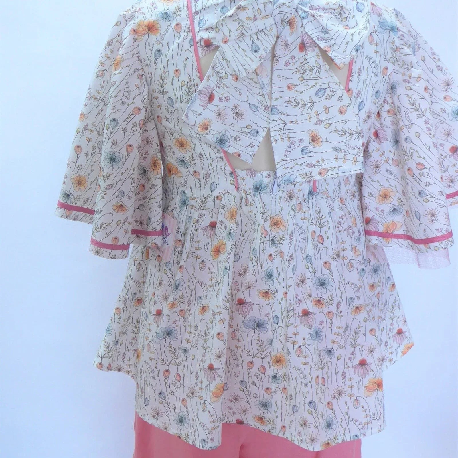 Conjunto blusa flores rosas y pantalon largo grosella "Desierto" - PARDALETS