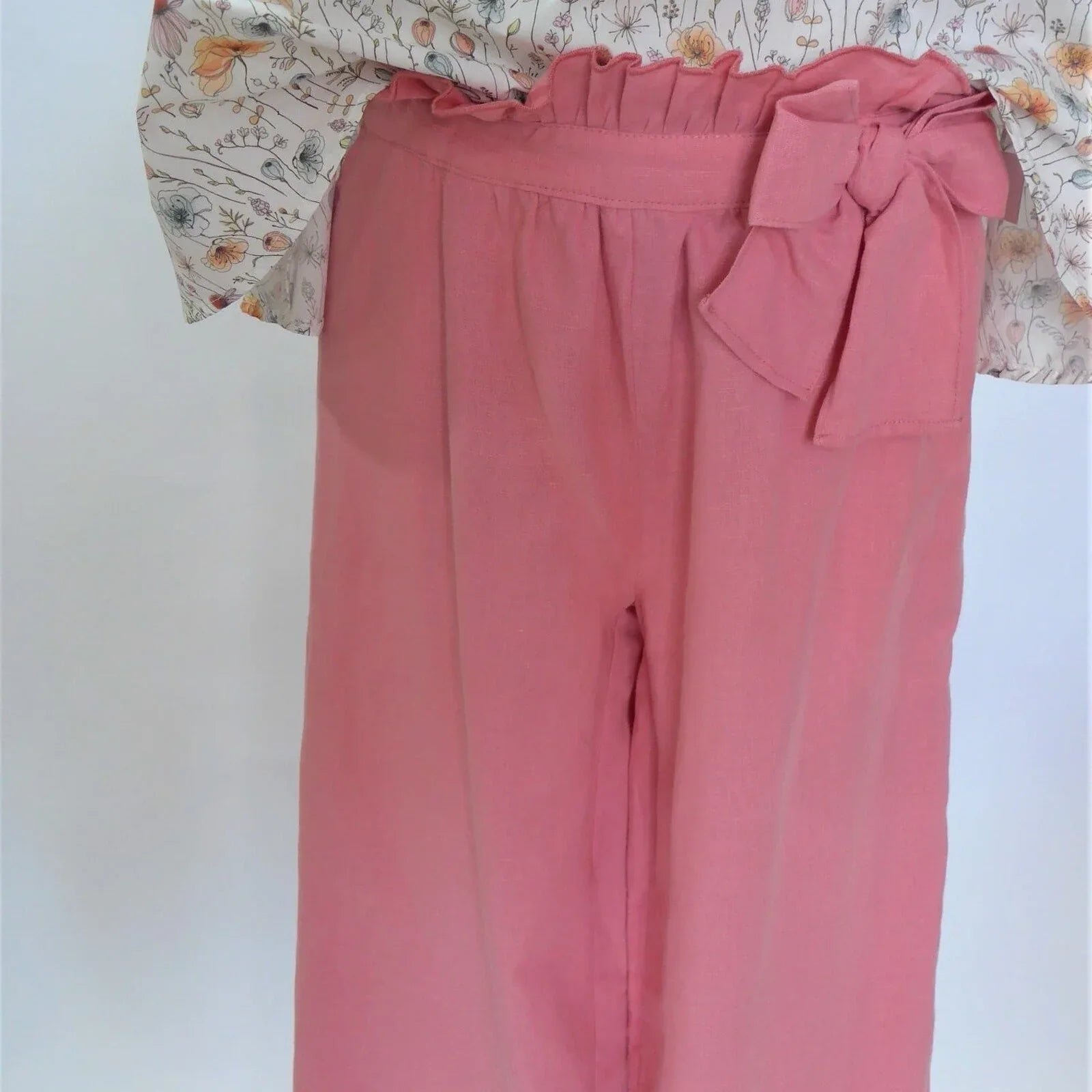 Conjunto blusa flores rosas y pantalon largo grosella "Desierto" - PARDALETS