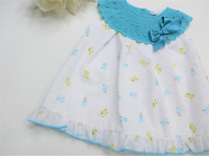 Vestido cuerpo punto turquesa y faldita estampado pollitos - PARDALETS