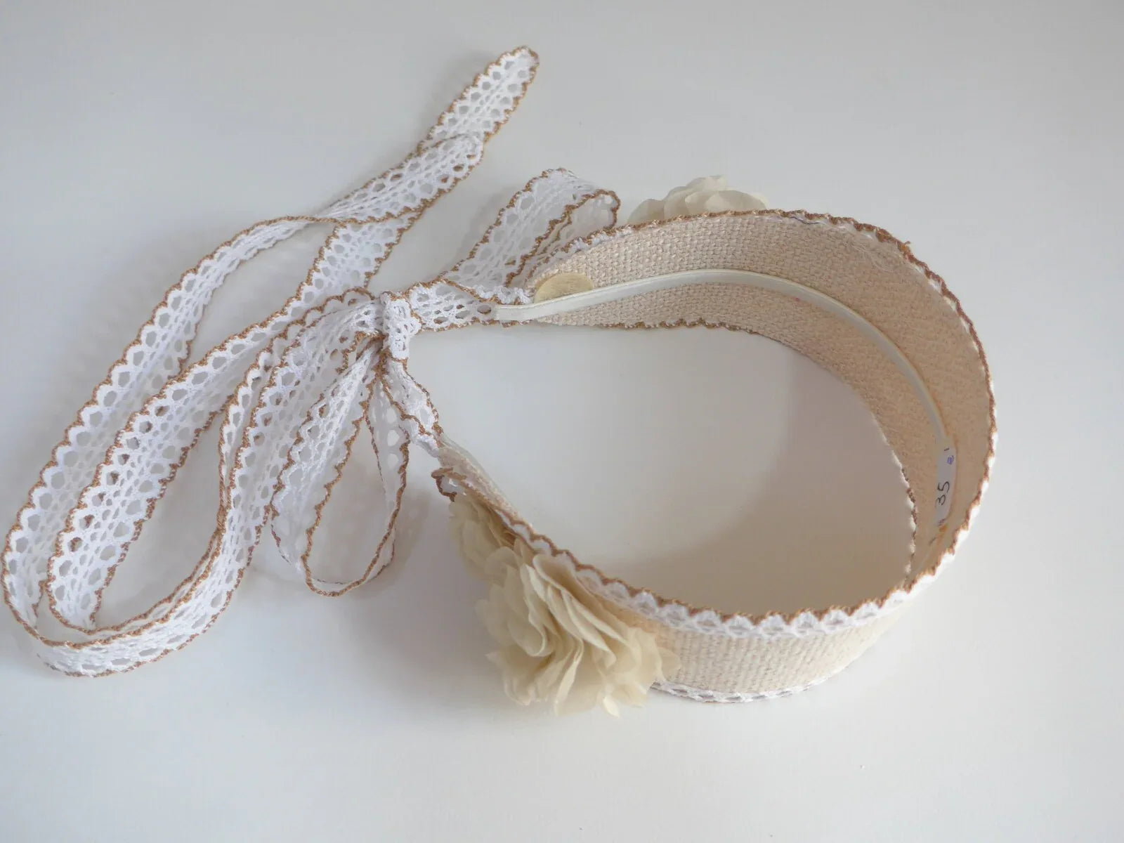 Capota beig con tira bicolor para atar - PARDALETS