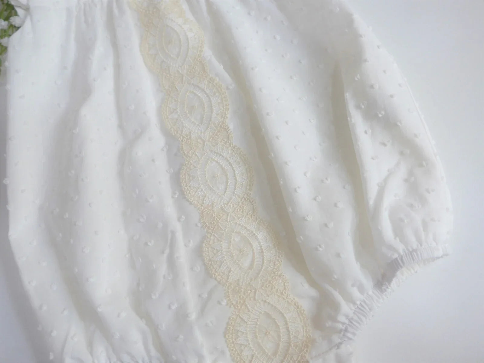 Pelele plumeti beig con cuello puntilla - PARDALETS