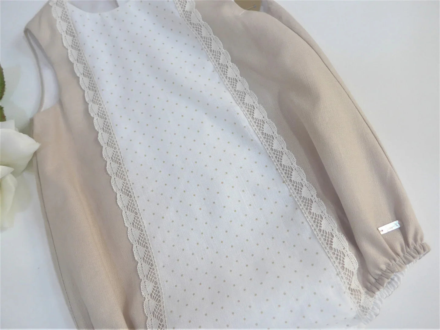 Pelele lino camel con delantero topitos - PARDALETS