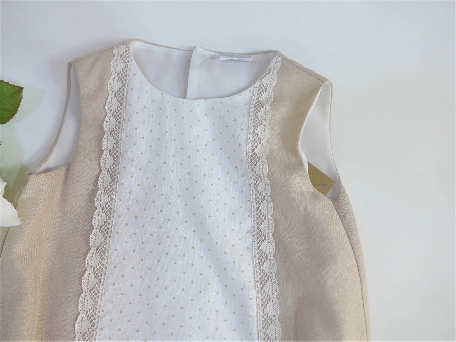 Pelele lino camel con delantero topitos - PARDALETS