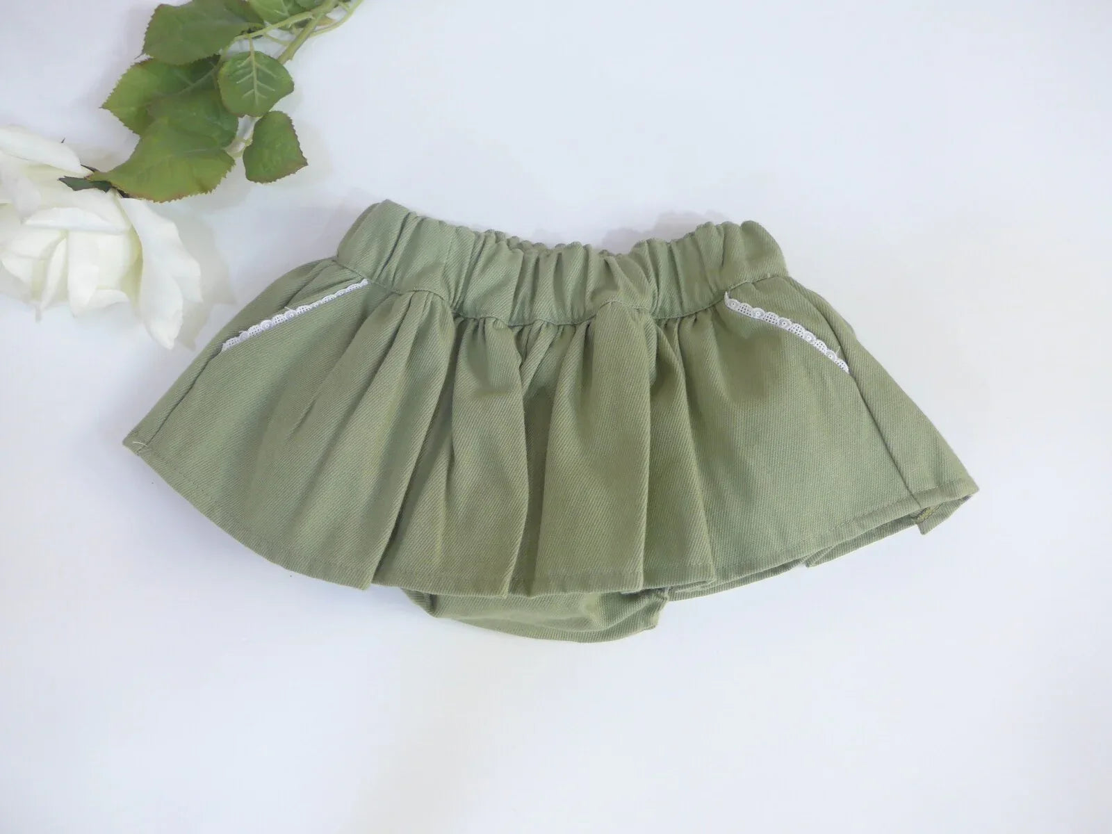 Braguita verde con volante - PARDALETS