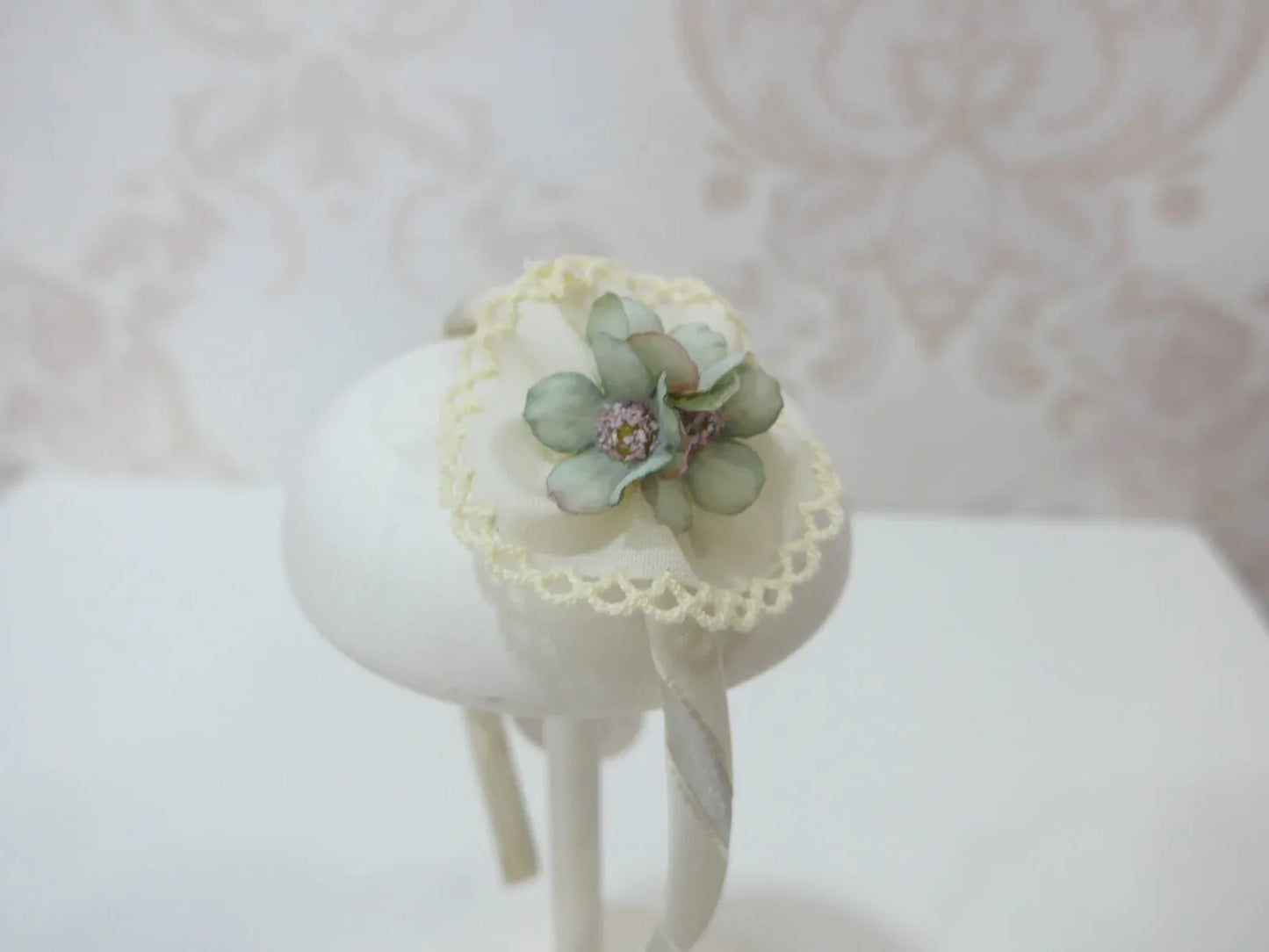 Diadema beig y flores verdes - PARDALETS