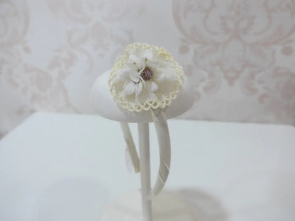 Diadema beig con 3 flores beig - PARDALETS