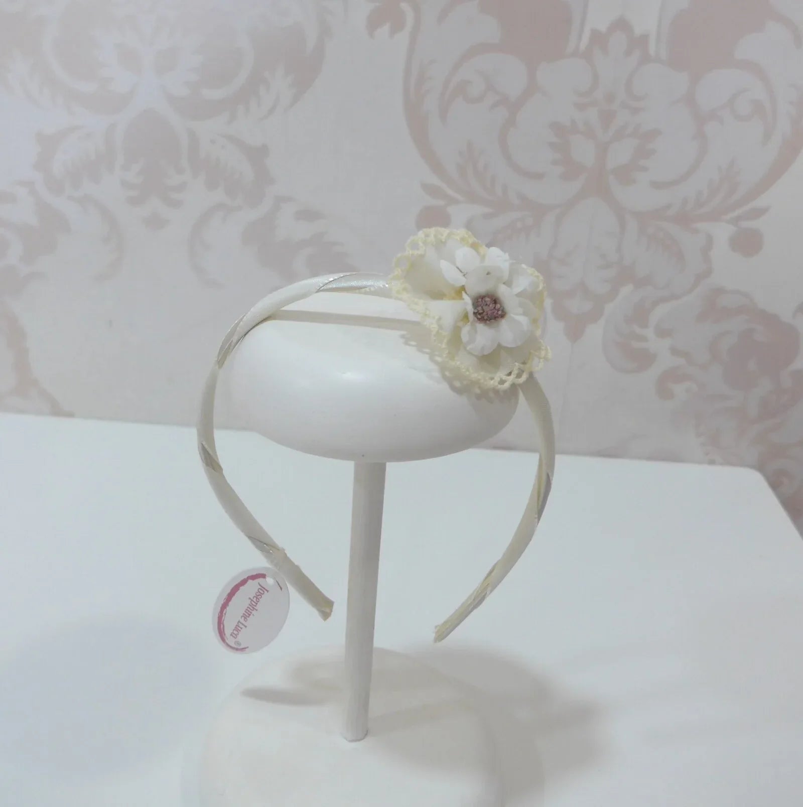 Diadema beig con 3 flores beig - PARDALETS