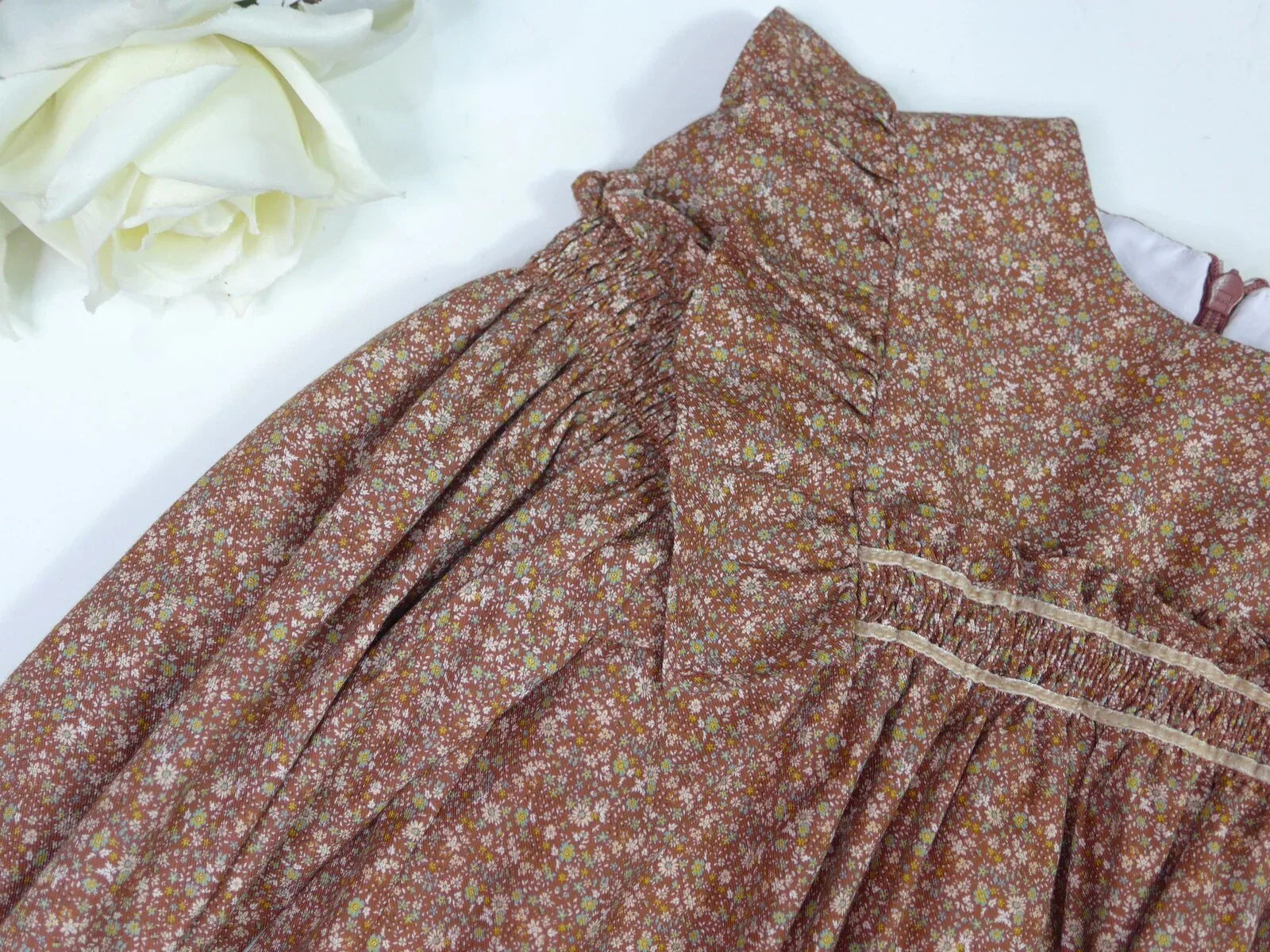 Vestido marroncito con florecitas "Turron" - PARDALETS