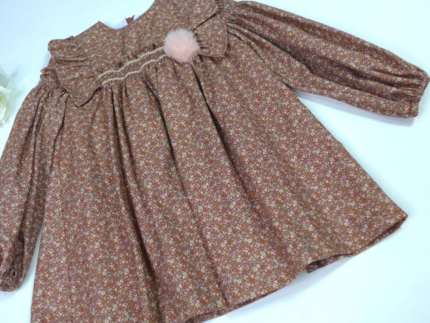 Vestido marroncito con florecitas "Turron" - PARDALETS