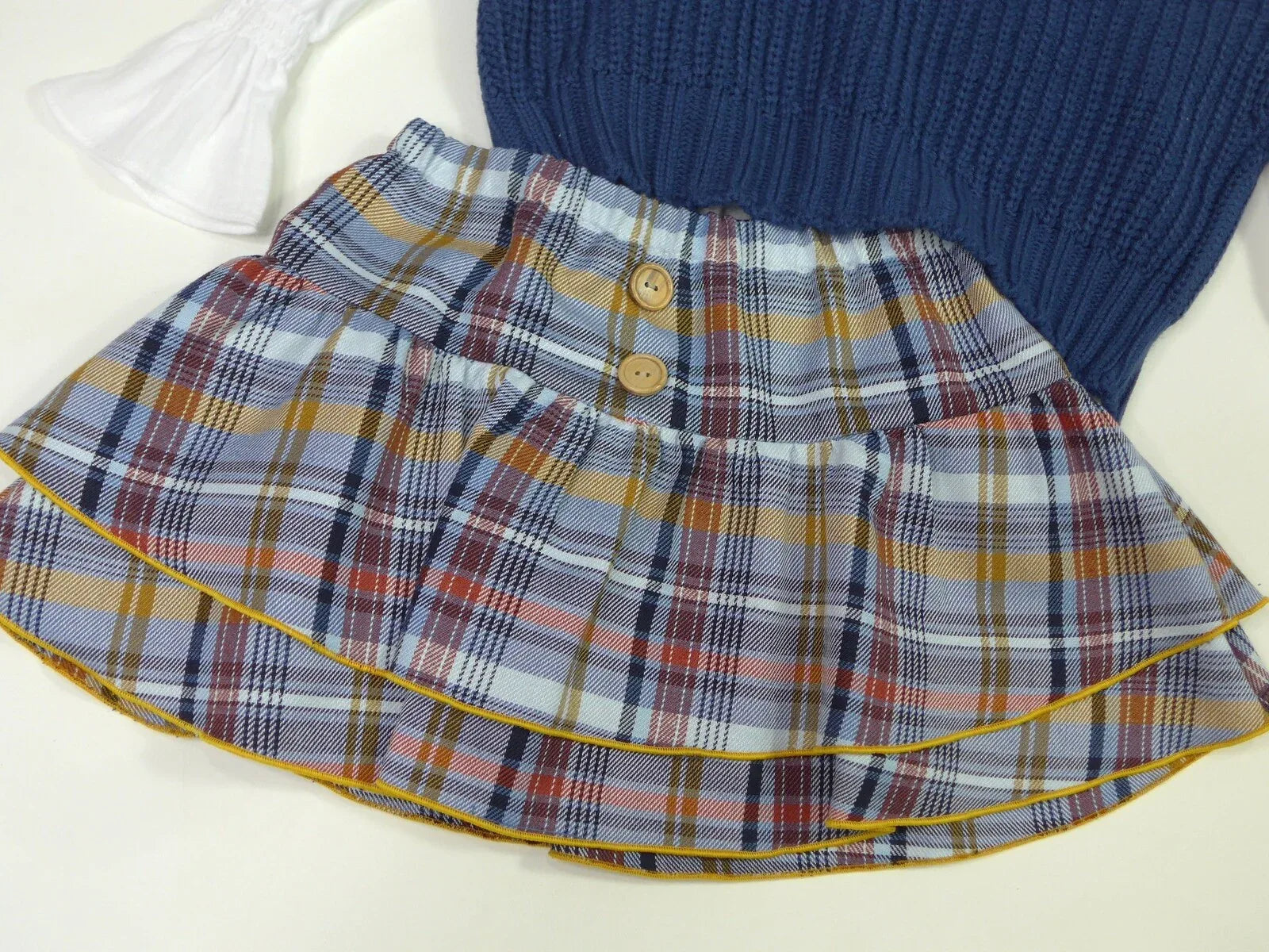 Conjunto blusa blanca, falda cuadros azules y chaleco azul "Enero" - PARDALETS