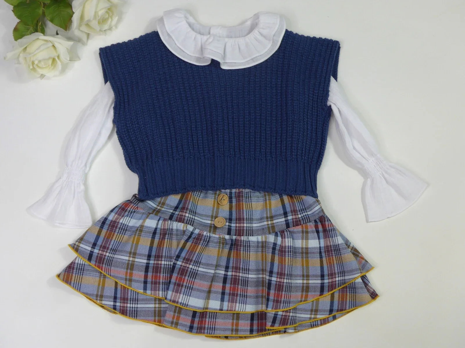 Conjunto blusa blanca, falda cuadros azules y chaleco azul "Enero" - PARDALETS