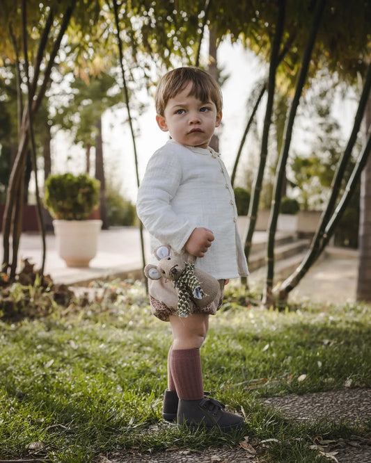 Conjunto rana con estampado de jirafas y camisa blanca - PARDALETS