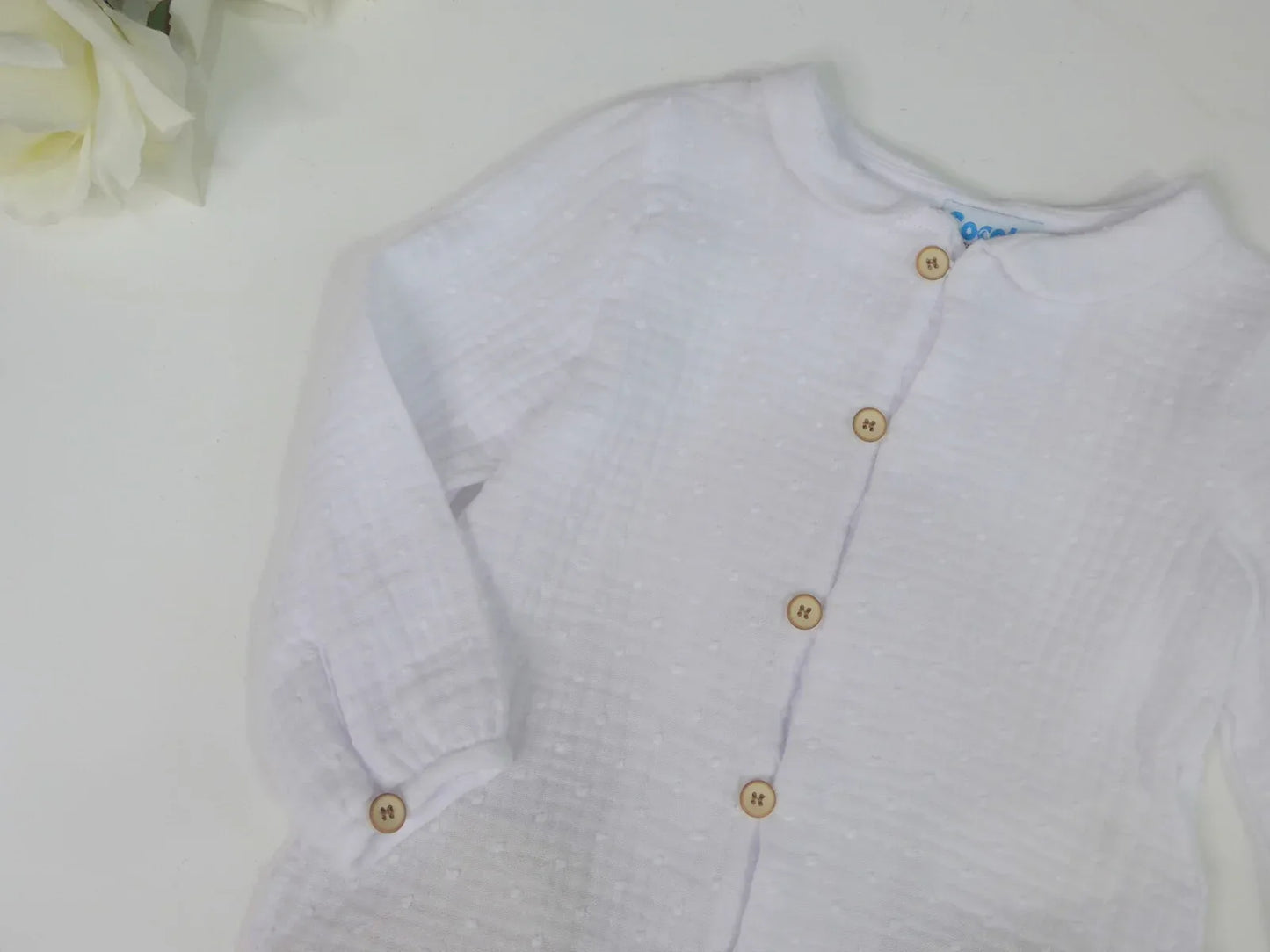 Conjunto rana con estampado de jirafas y camisa blanca - PARDALETS