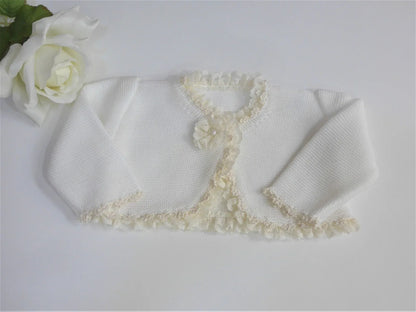 Chaqueta punto con puntilla y adorno flor - PARDALETS