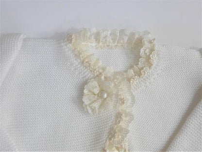 Chaqueta punto con puntilla y adorno flor - PARDALETS