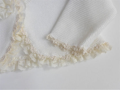 Chaqueta punto con puntilla y adorno flor - PARDALETS