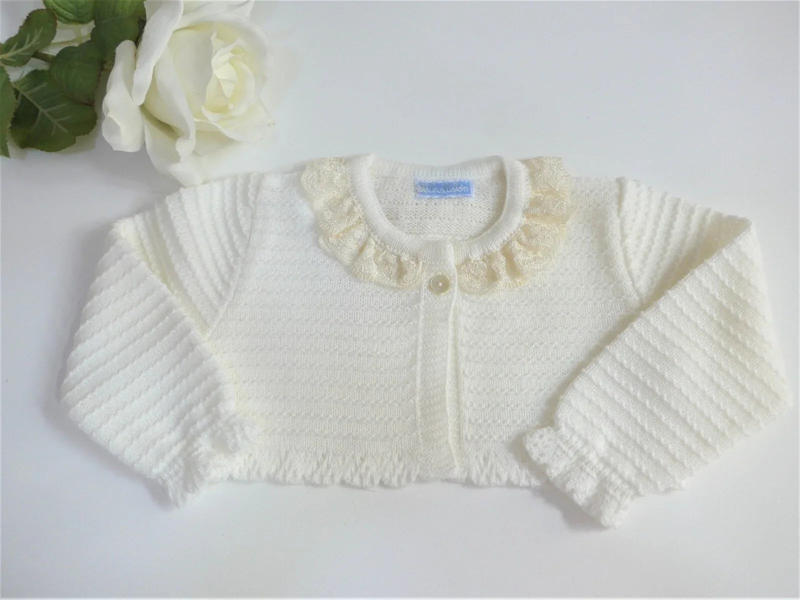 Chaqueta beig con puntilla en el cuello - PARDALETS