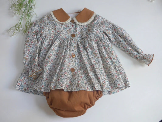 Jesusito de florecitas cuello y culotte camel - PARDALETS