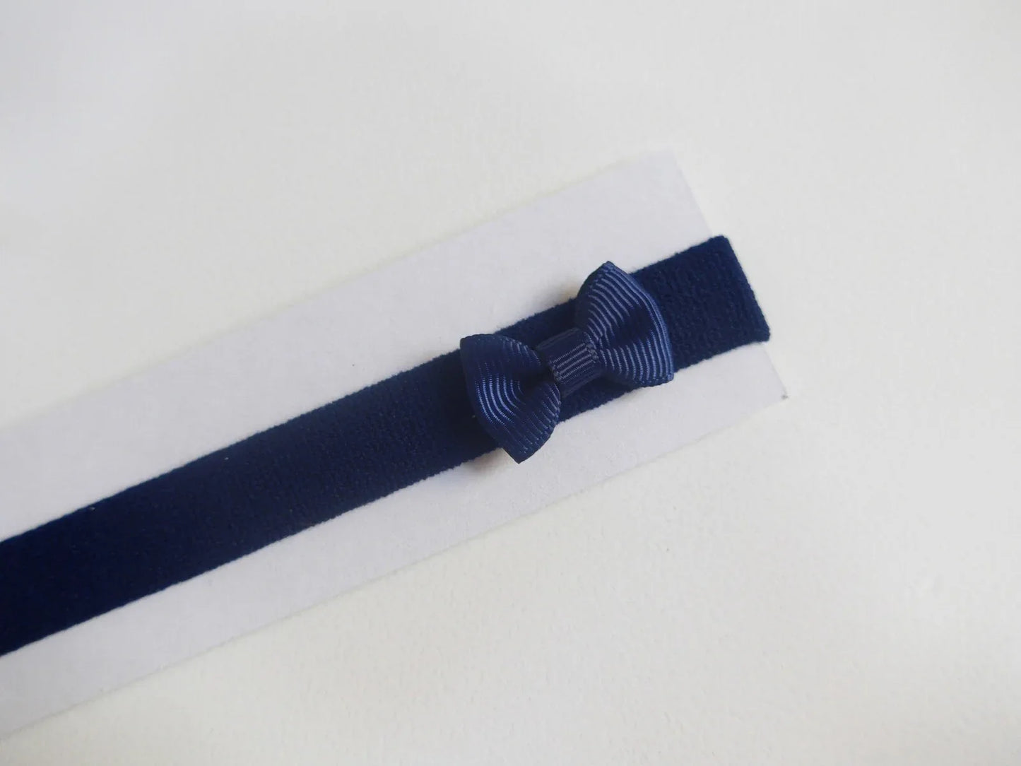 Diadema de felpa azul marino con lacito - PARDALETS