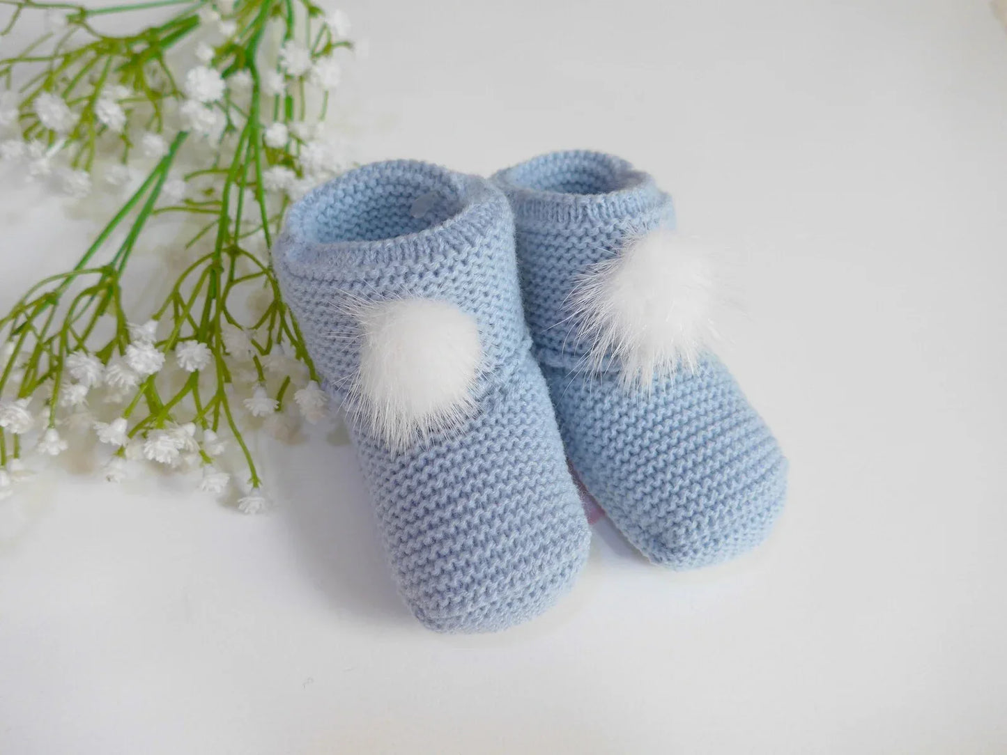 Patucos azul empolvado con pompón - PARDALETS