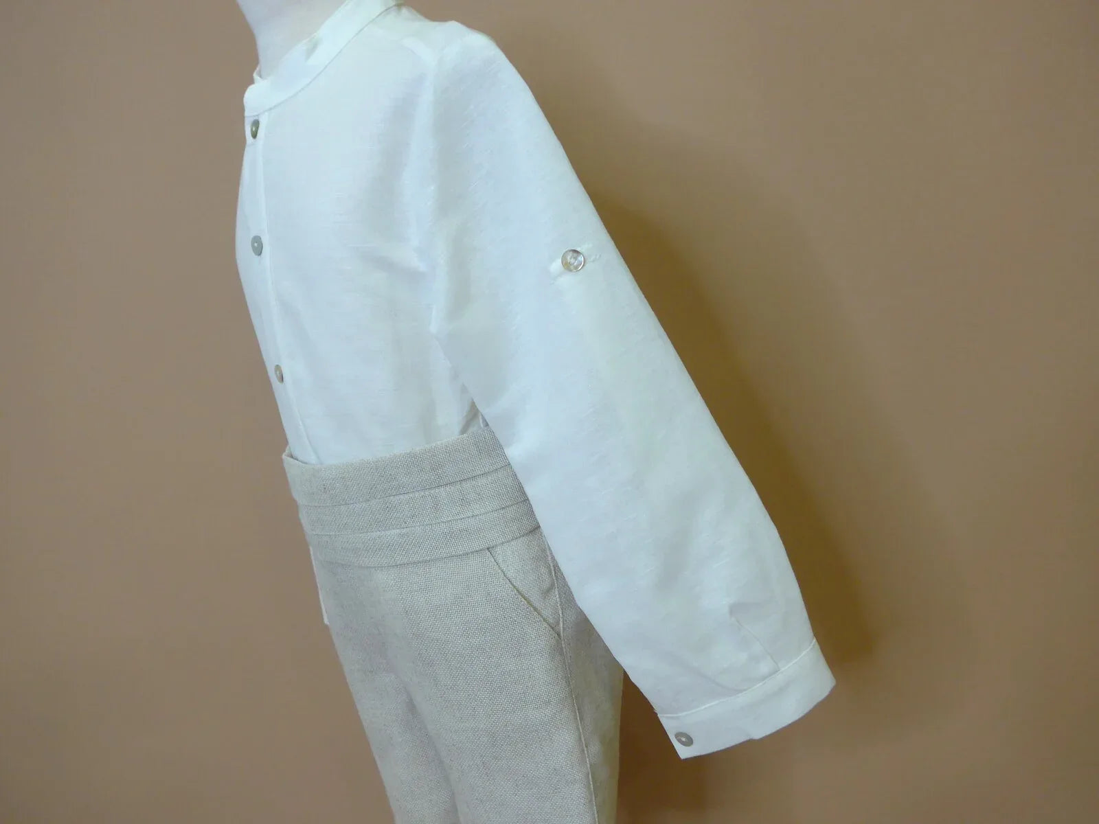 Conjunto camisa beig, short y fajín lino tostado - PARDALETS