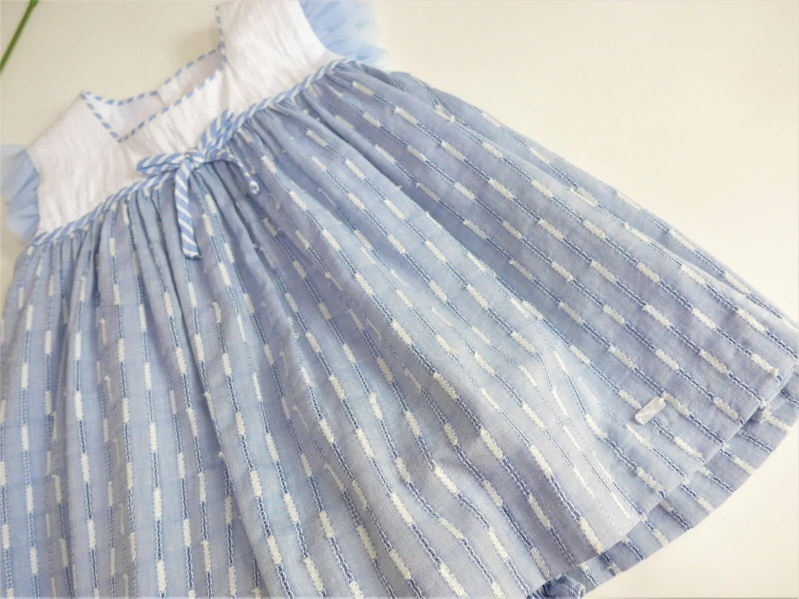 Vestido azul empolvado y cuerpo blanco con tul "Flauta" - PARDALETS