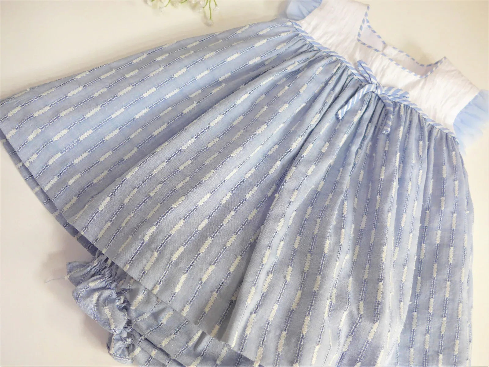 Vestido azul empolvado y cuerpo blanco con tul "Flauta" - PARDALETS