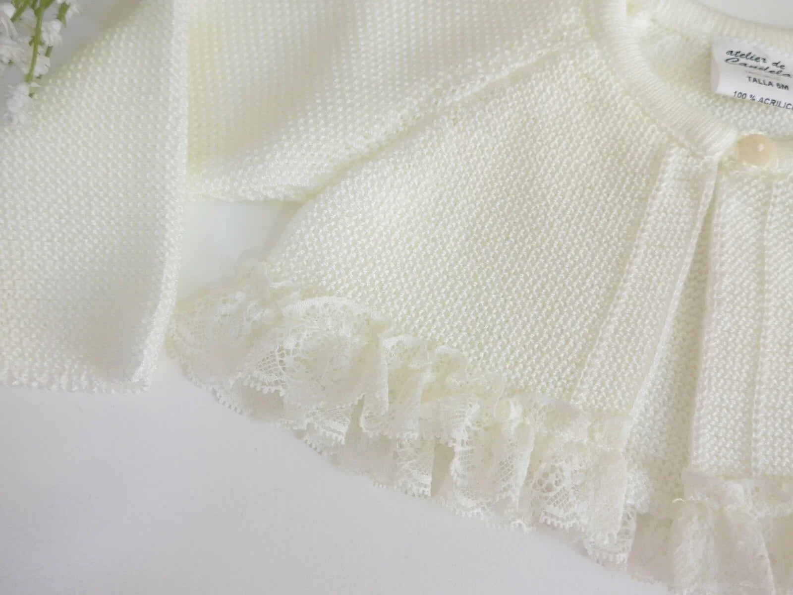 Chaqueta corta beig con puntilla - PARDALETS